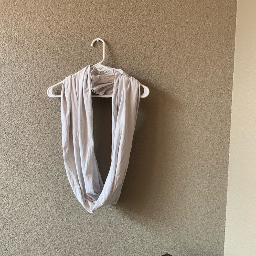 Lululemon Vinyassa Scarf Gray and white pinstripe